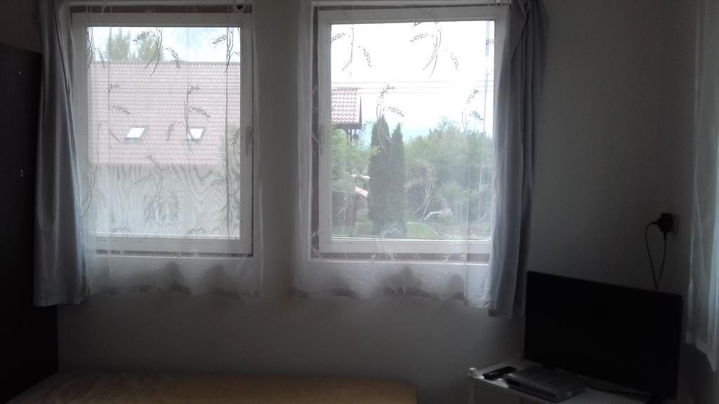 Ferienwohnung Apartmanhaz Balatonfenyves Exterior foto