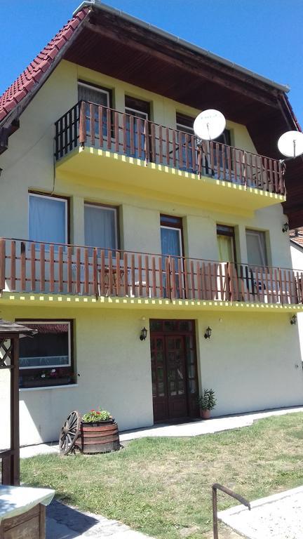 Ferienwohnung Apartmanhaz Balatonfenyves Exterior foto