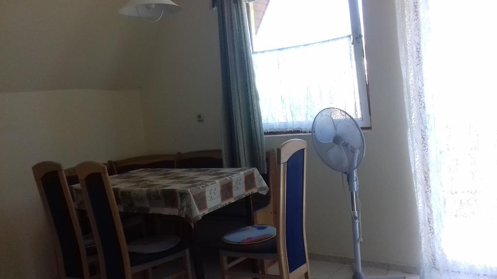Ferienwohnung Apartmanhaz Balatonfenyves Exterior foto