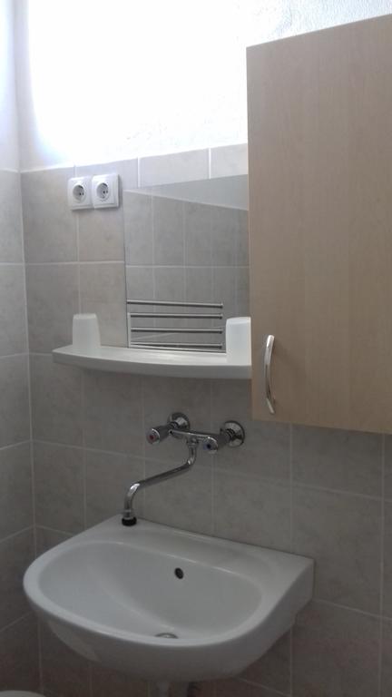 Ferienwohnung Apartmanhaz Balatonfenyves Exterior foto