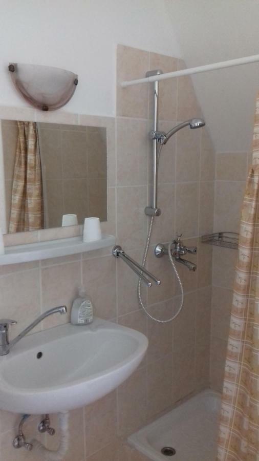 Ferienwohnung Apartmanhaz Balatonfenyves Exterior foto